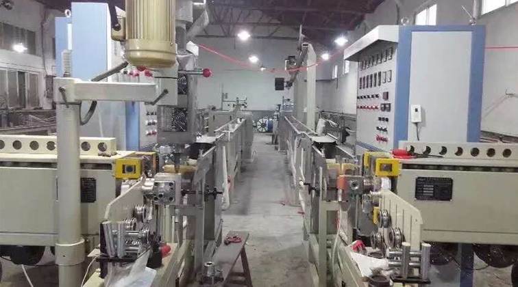 蝸輪蝸桿傳動和帶傳動的的特點和區別?